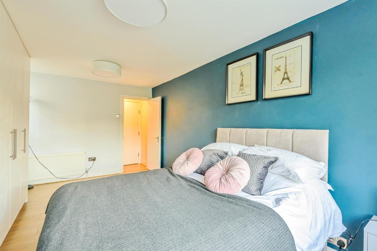 Homely 1-Bed Apartment In Vibrant Zone 3 London Exteriör bild