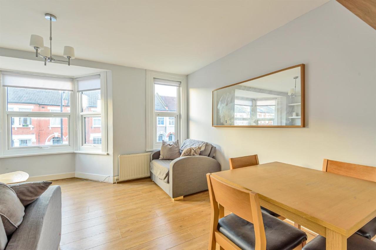 Homely 1-Bed Apartment In Vibrant Zone 3 London Exteriör bild